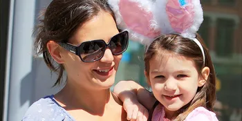 Indahnya Kasih Katie Holmes - Suri Cruise Dalam Kereta