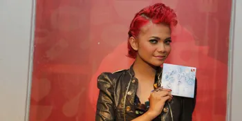 Industri Musik Tak Jelas, Citra Scholastika Rambah Online Store