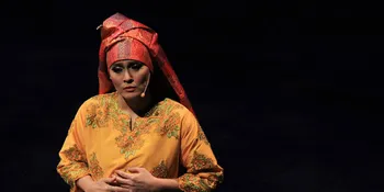 Ine Febriyanti Kesulitan Gerak Cepat di Teater Padusi