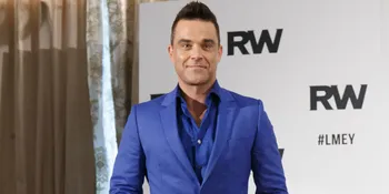 Ingin Comeback, Robbie Williams Memohon Lagu Hits Pada Ed Sheeran