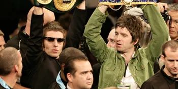 Ingin Lihat Pameran Foto, Oasis Malah Diserbu Fans!