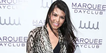 Kourtney Kardashian Pamer Foto Tanpa Busana?