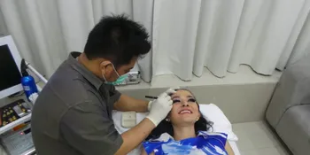 Ingin Tampil Sempurna Saat Nikah, Cynthiara Alona Sulam Alis