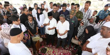 Ini Alasan Keluarga Rano Karno Hadiri Pemakaman Pakai Baju Putih