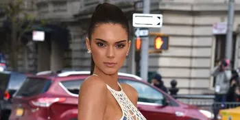 Ini Alasan Kendall Jenner Tak Mau Keluarga Melihatnya Saat Tampil