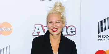 Ini Alasan Sia Furler Tak Mau Tunjukkan Wajahnya