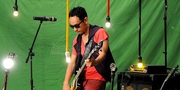 Ini Foto Selfie Pongki Dengan Gitar 'Unyu' Miliknya