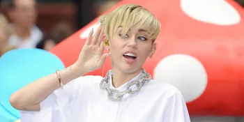 Inilah Bukti Bahwa Miley Cyrus (Mungkin) Biseksual