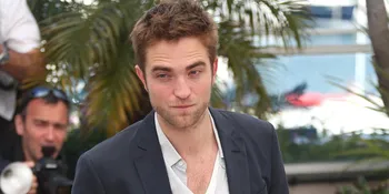 Inilah Fakta Hubungan Robert Pattinson - Riley Keough!