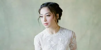 Intip Isi Gift Box Bridesmaid Pernikahan Nikita Willy, Serba Mewah Berisi Baju Kurung - Catokan Mahal