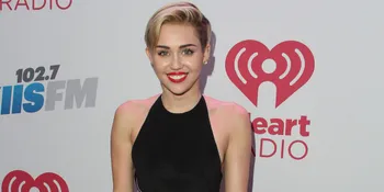 Iri Pada Kim K, Miley Cyrus Ingin Dijilat Cara Delevingne