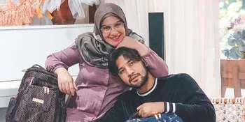 Irish Bella Liburan Rasa Honeymoon, Cium Mesra Ammar Zoni di Kolam Renang