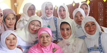 Istri Dede Yusuf Dampingi Mamah Dedeh Hadiri Pelantikan Majelis Dzikir