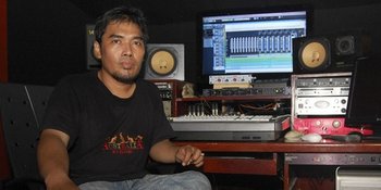 Istri Mendiang Erwin Prasetya Ungkap Kalo Suaminya Mendadak Pendarahan Lambung dan Hilang Kesadaran