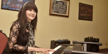 Ita Purnamasari dan Dwiki Dharmawan Kunjungi Malaysia, Hibur TKI