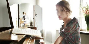 IU Tampilkan Jazz Seksi Dalam Teaser MV 'Between the Lips'
