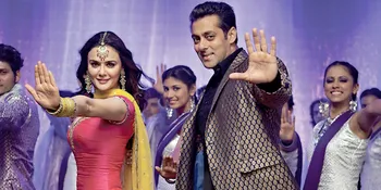 Iulia Pacar Salman Khan Ultah, Preity Zinta Beri Kecupan Manis