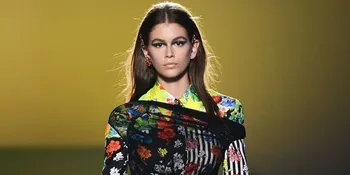 Jadi Brand Ambassador YSL, Wajah Kaia Gerber Secantik Ibunya