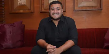 Jadi Guru Musik, Mike Tak Pikirkan Bayaran
