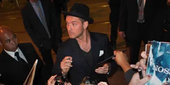 Jadi Ini Model Cantik Yang Dikencani Jude Law?