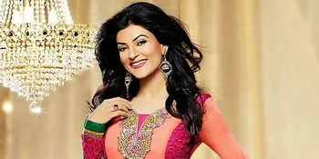 Jadi Juri Komedi, Sushmita Sen Tampil Elegan Bak Putri Kecantikan