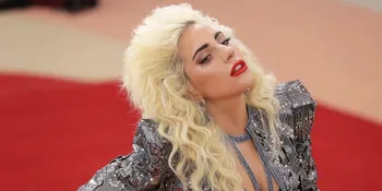 Jadi 'Koboi' Seksi, Lady Gaga Pakai Outfit Terbuka &#38; Minim Bahan
