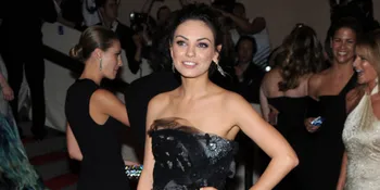 Jadi Model Cover Majalah, Mila Kunis Tampil Sempurna