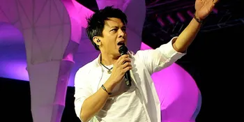 Jadi Model Kosmetik, Ariel NOAH Rajin Bersihkan Wajah