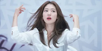 Jadi Model Perhiasan, Park Shin Hye Nekat Pakai Baju Transparan