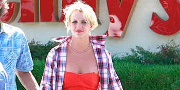 Jadi Model V Magazine, Britney Spears Nyaris Tak Bisa Dikenali