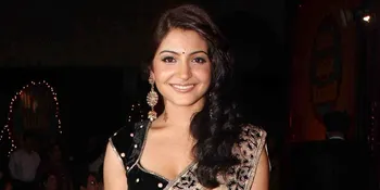 Pakai Baju Pengantin, Anushka Sharma dan Virat Kohli Sudah Nikah?