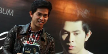 Jadi Penyanyi, Cakra Khan Tulis Skripsi Tentang Industri Musik