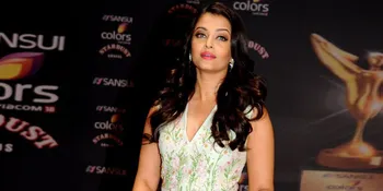 Jadi Tamu Presiden Prancis, Aishwarya Cantik Kenakan Sari Sutra