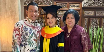 Jadi Wisudawan Terhormat, Tina Toon Resmi Lulus S1 Ilmu Hukum di Universitas Terbuka