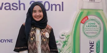 Jaga Kesehatan Gigi Saat Puasa, Zaskia Sungkar Pakai Mouthwash