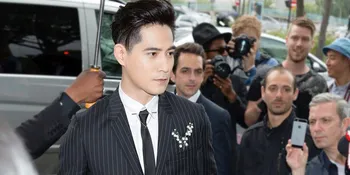 Jaga Rapat Privasi, Vic Zhou Tertangkap Kamera Jalan-Jalan Bareng Istri &#38; Anak