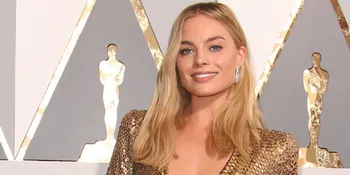 Jaga Tradisi, Margot Robbie Kenakan Gaun Pengantin Milik Ibunya
