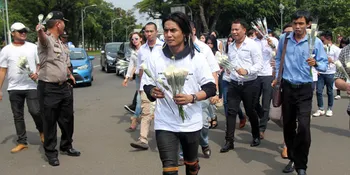 Jakarta Banjir, Charly Van Houten Bingung Cari Jalan