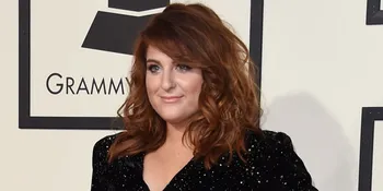 Jalan Bareng, Meghan Trainor Menatap Daryl Sabara Dengan Mesra