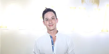 Jalan di Atas Catwalk, Ini Gaya Putra Mike Lewis