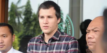 Jalan-Jalan &#38; Party, Inikah Akun Instagram Rahasia Stuart Collin?