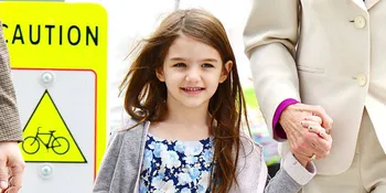 Jalan-Jalan, Suri Cruise Malah Pasang Wajah Cemberut