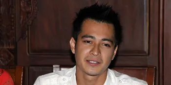 Jalani Pemeriksaan Kasus, Eza Gionino Ditemani Fans