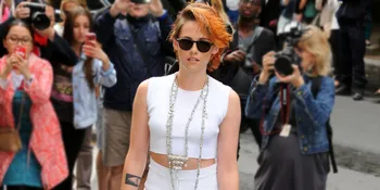 Jalani Pemotretan, Kristen Stewart Tampil Garang Bak Rock Star