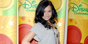 Jalani Rehab, Demi Lovato Hanya Ditemani 3 Superstar Ini!