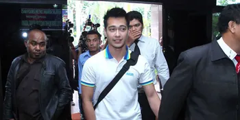 Jalani Sidang Perdana, Eza Gionino Diborgol