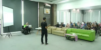 Jalankan Usaha Oleh-Oleh, Ini Cara Teuku Wisnu Majukan UMKM Malang