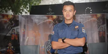 Jam Tangan Jadi Satu-Satunya Aksesoris Dion Wiyoko