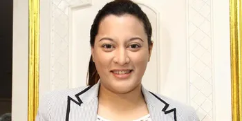 Jane Shalimar Satukan Pakaian Adat di Pesta Pernikahan