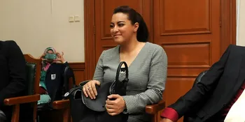 Jane Shalimar Serahkan Bukti Foto Perkawinan Siri ke Hakim